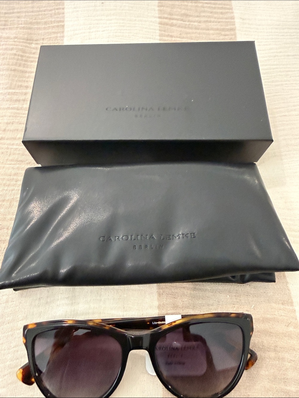 Black Tortoiseshell womans Sunglasses with Case
